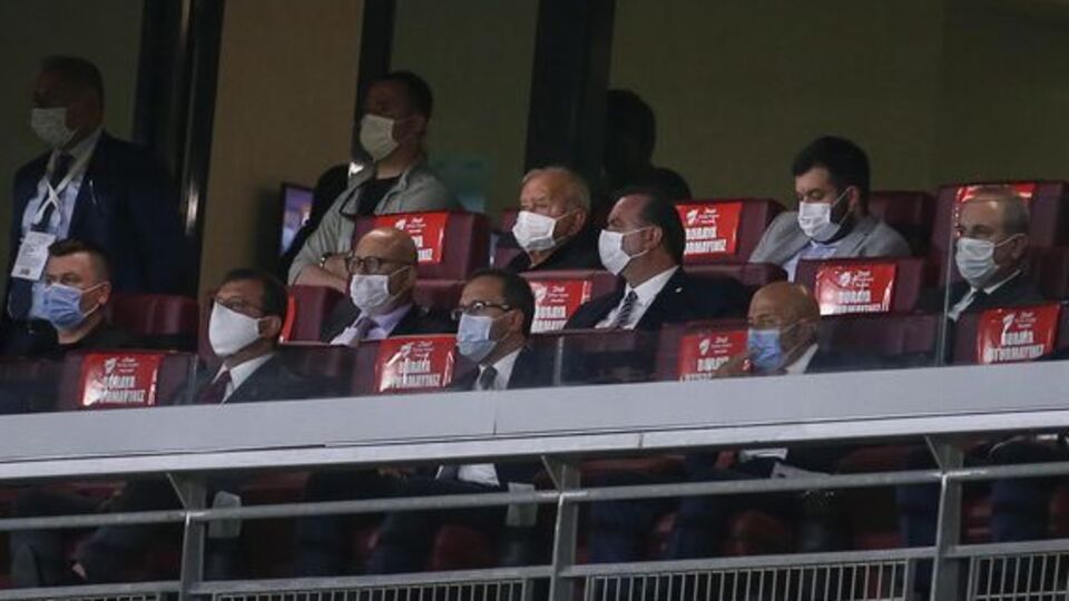 Bakan Kasapoğlu finali izledi