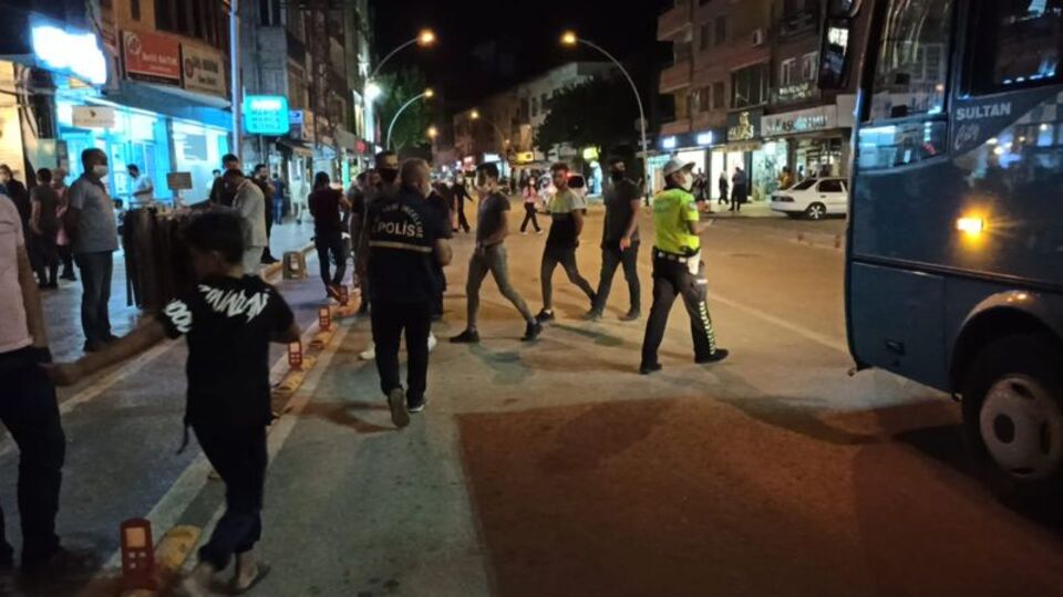 Halk otobüsünün altında kalan çocuk yaşamını yitirdi