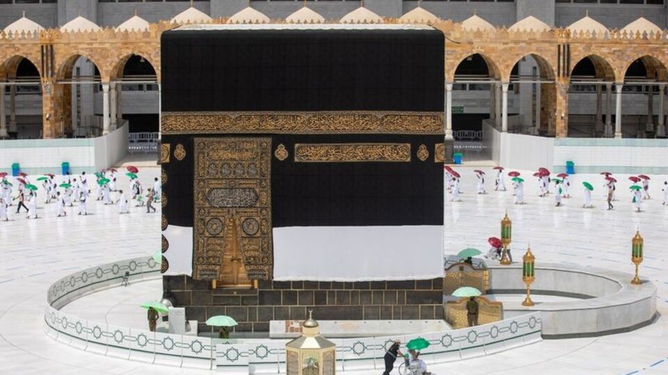 Kabe'nin örtüsü 'Kisve-i Şerif' değiştirildi