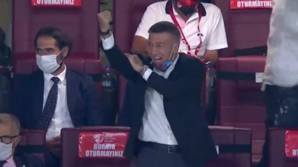 Ağaoğlu'ndan olay hareket