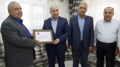 123 aileyi barıştıran Hamo Ağa'ya 'Barış Elçisi' plaketi