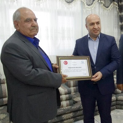 123 aileyi barıştıran Hamo Ağa'ya 'Barış Elçisi' plaketi