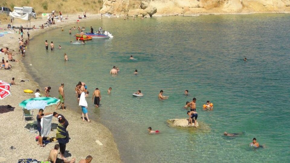 Akdeniz ve Ege'yi aratmıyor... Plajlar doldu taştı