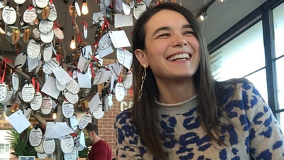 Çevik kuvvet polisi sevenlerini yasa boğdu