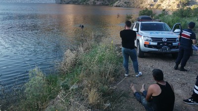 Kızını kurtarmak isteyen anne boğuldu, kızı aranıyor!