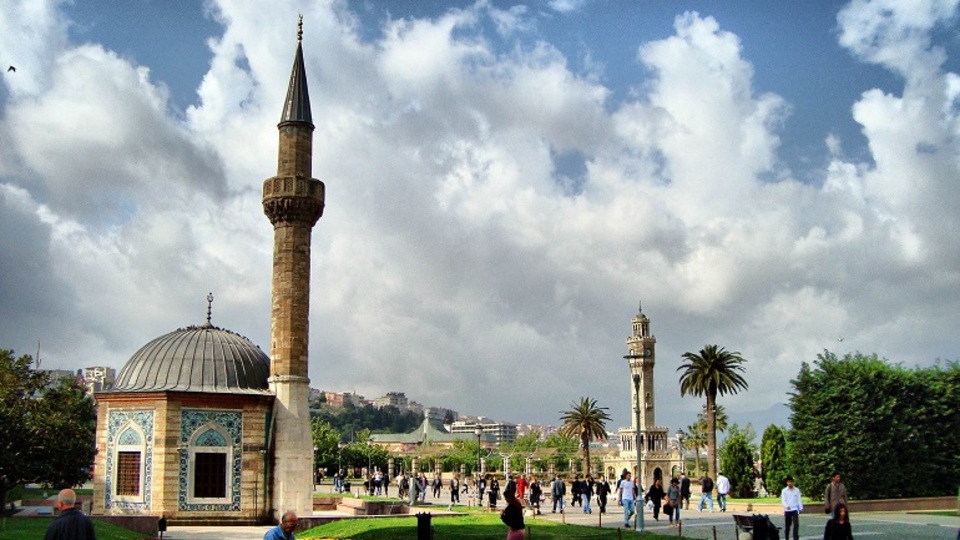 İzmir cuma saati kaçta?