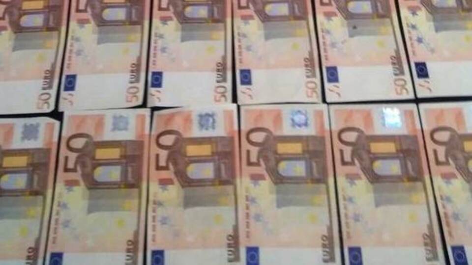 Sahte Euro ile yakalandılar