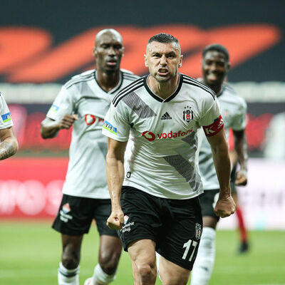 Burak Yılmaz, Fransa'ya uçtu