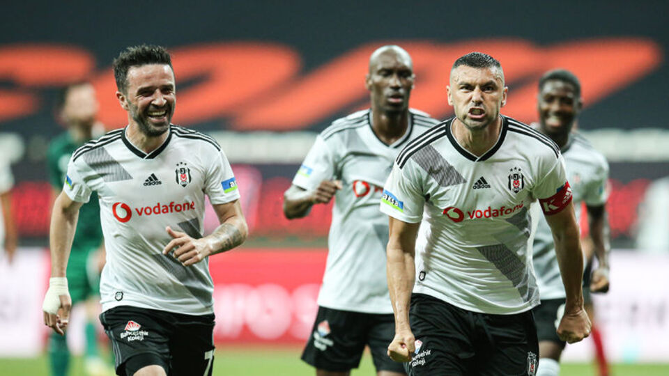 Burak Yılmaz, Fransa'ya uçtu