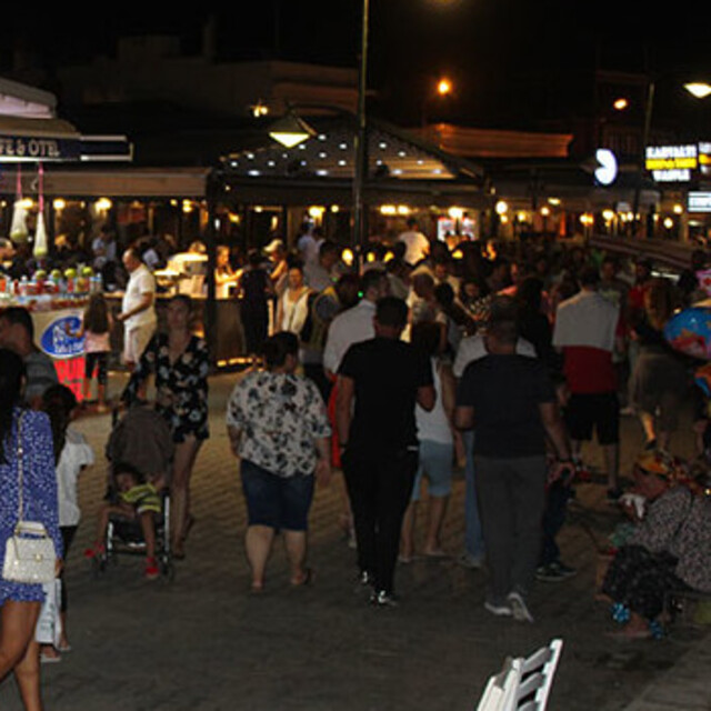 Cunda Adası'nda bayram tatili yoğunluğu