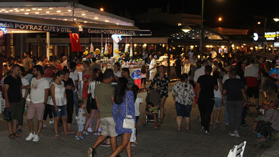 Cunda Adası'nda bayram tatili yoğunluğu