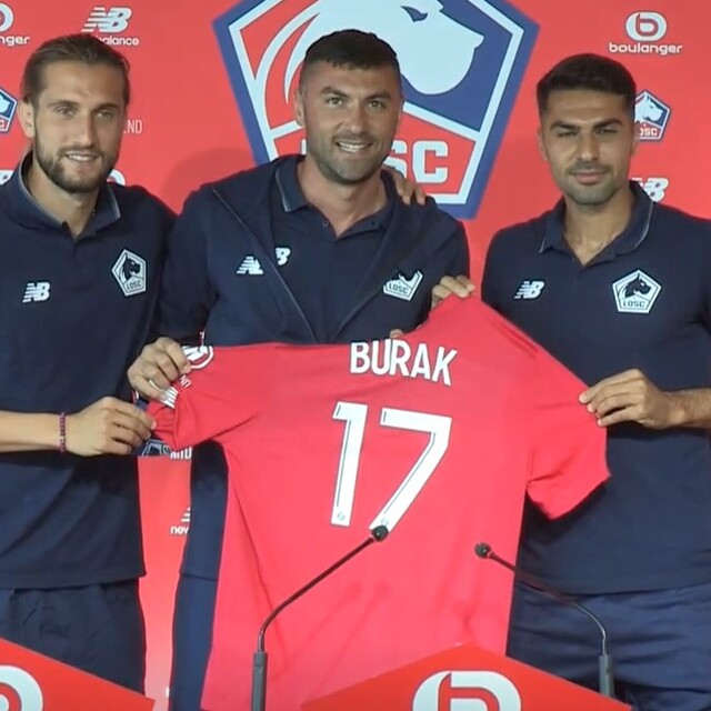 Forma numarasını Burak'a verdi!