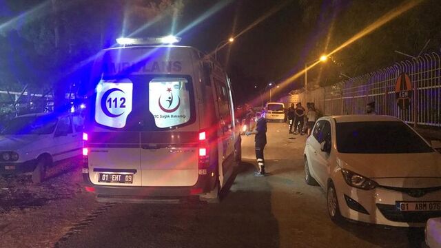 Adana'da "çarpışan oto" kavgası!