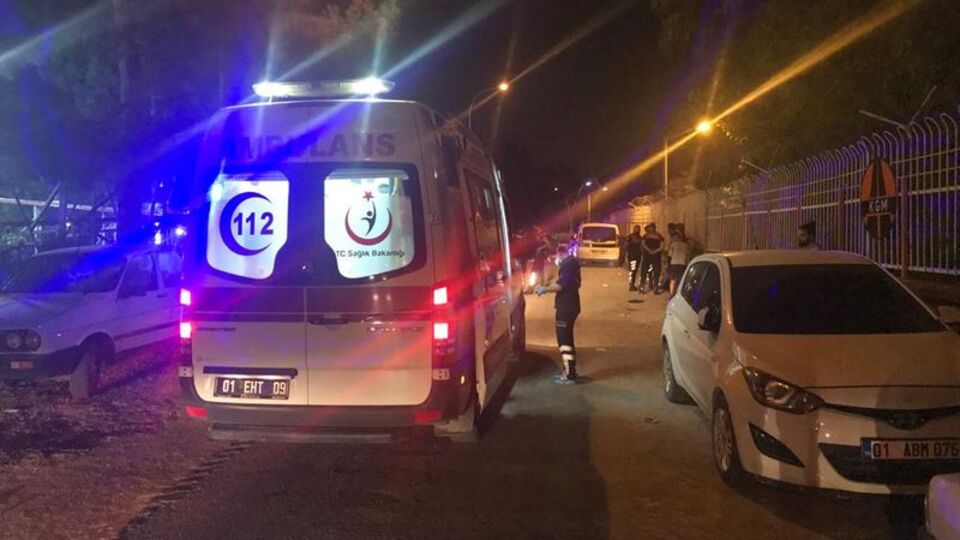 Adana'da "çarpışan oto" kavgası!