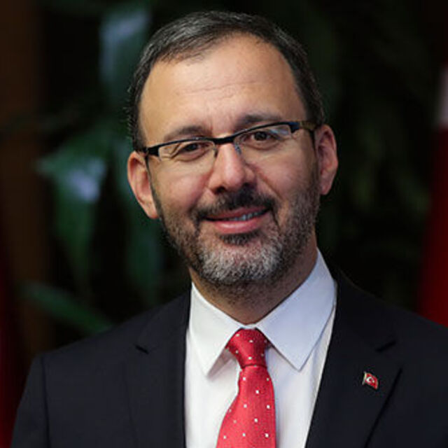 Bakan Kasapoğlu'ndan Merih'e tebrik