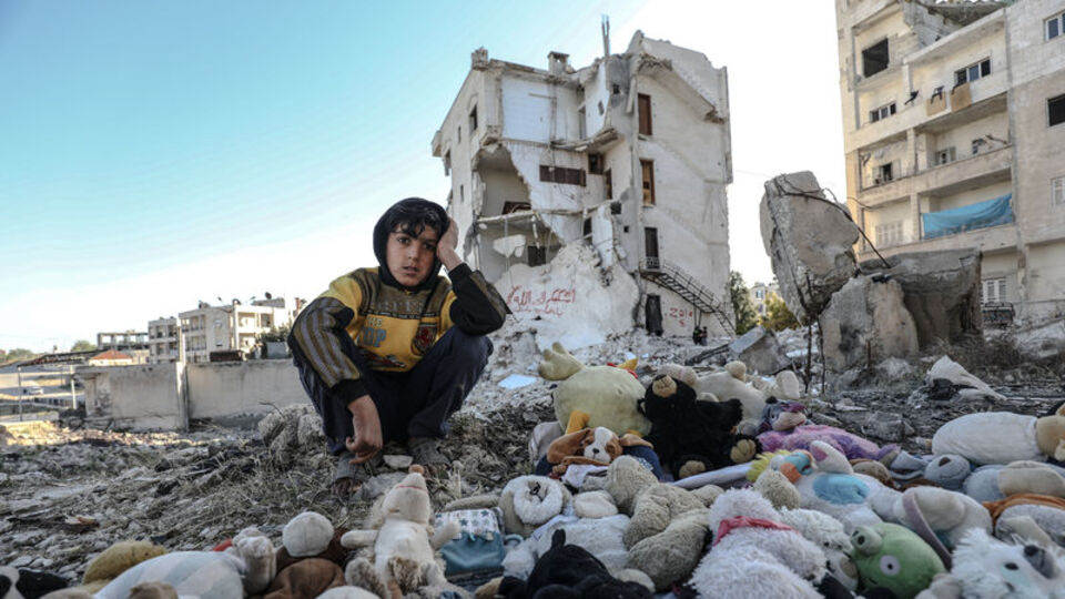 Rus savaş uçakları İdlib'i vurdu: 4 ölü!