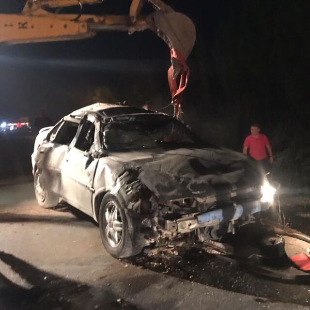 Otomobil devrildi: 2 ölü, 4 yaralı!