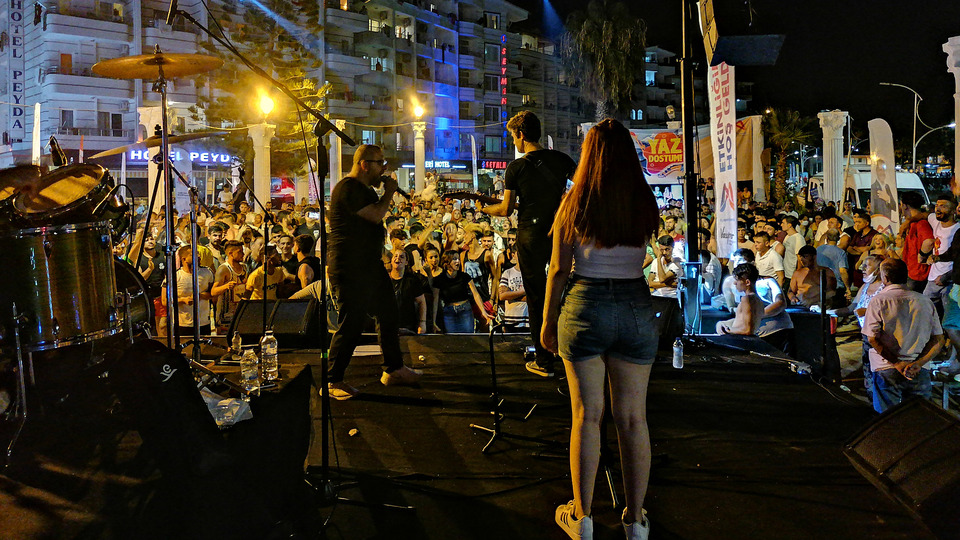 Koronayı unutturan konser!