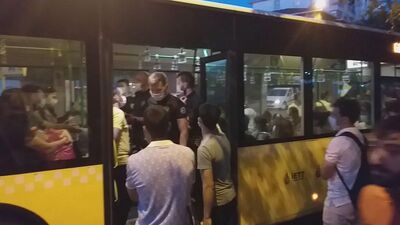 Fazla yolcuları polisle indirdi!