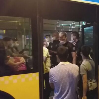 Fazla yolcuları polisle indirdi!