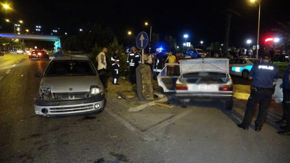 Samsun'da iki otomobil çarpıştı: Yaralılar var