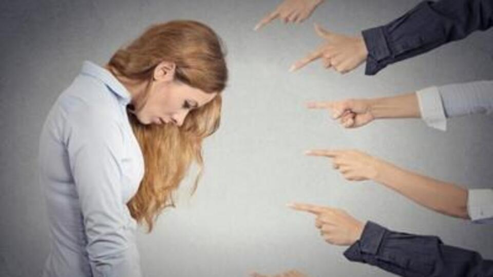 Kişide sosyal fobiye yol açan etkenler