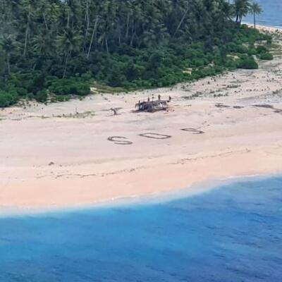 Issız adadan kumsala yazdıkları mesajla kurtuldular!