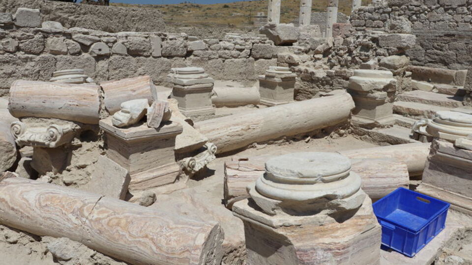 Tamamen gün yüzüne çıkarıldı... 2 bin yıllık umumi tuvalet!