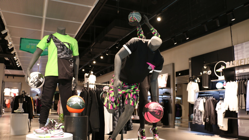 1 ayda 20 mağaza açtı