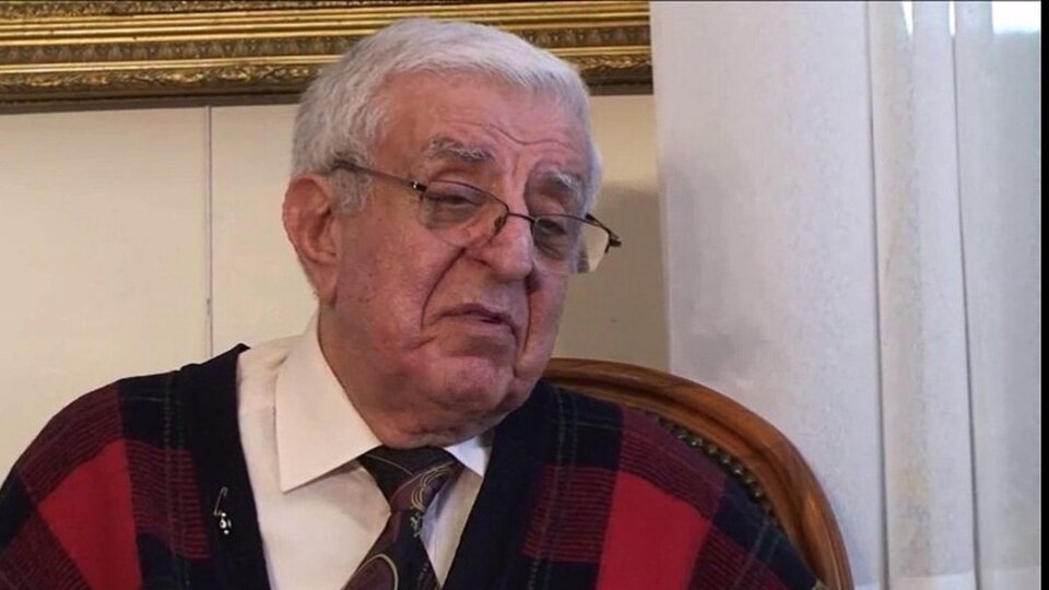 Üstün Asutay kimdir?