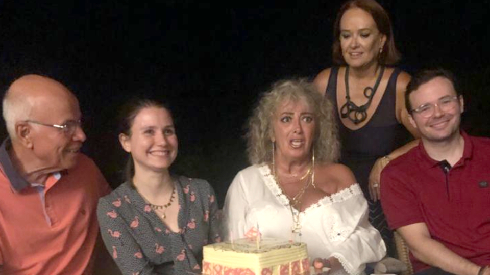 Sürpriz doğum günü kutlaması