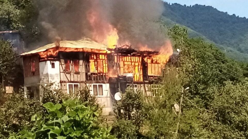 Artvin'de korkutan yangın