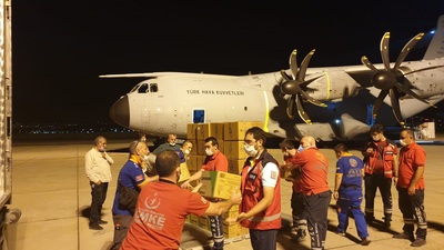 TSK'ya ait yardım uçağı Beyrut'ta