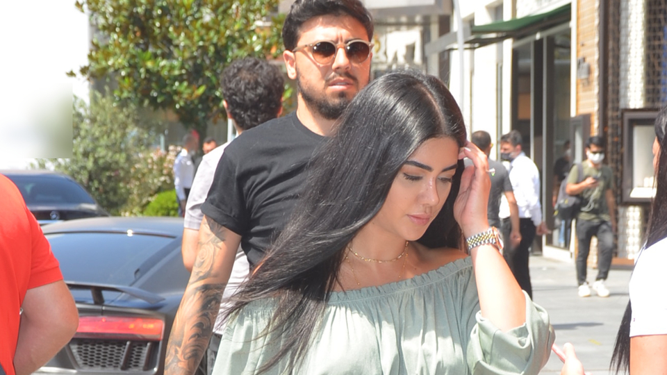 Dostlarla öğle yemeği