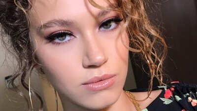 Melisa Şenolsun kimdir?