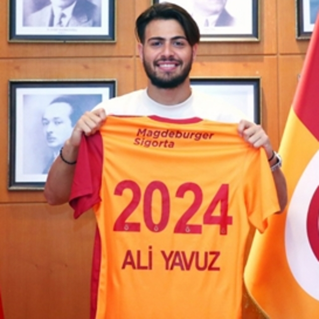 Yıldız adayı imzayı attı!