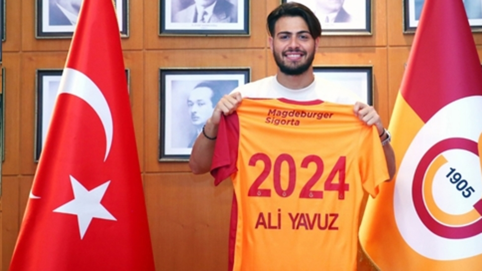 Yıldız adayı imzayı attı!