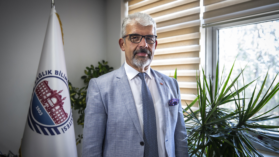 Koronavirüsü yenen profesörden kritik uyarılar!