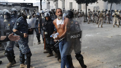 Beyrut'taki protestolarda 1 ölü, 238 yaralı