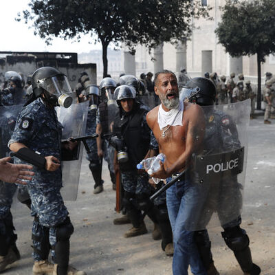Beyrut'taki protestolarda 1 ölü, 238 yaralı