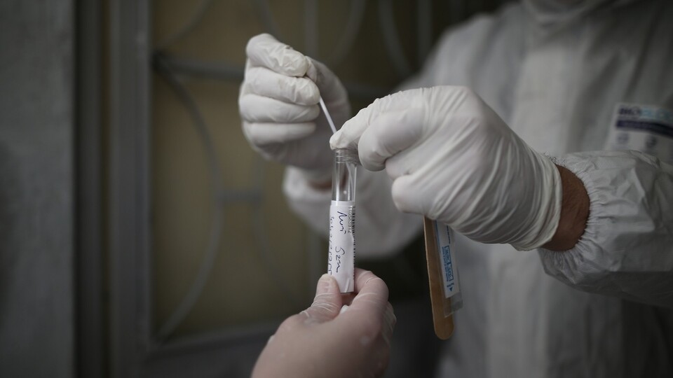 Hıçkırık koronavirüsün yeni belirtisi mi?