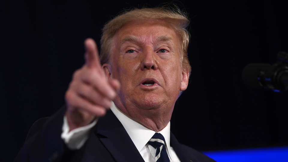 Trump sinirlendi: Basın toplantısını terk etti!