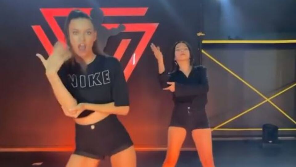 Afra Saraçoğlu kimdir?