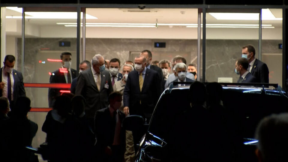 Cumhurbaşkanı Erdoğan, yeğenini hastanede ziyaret etti