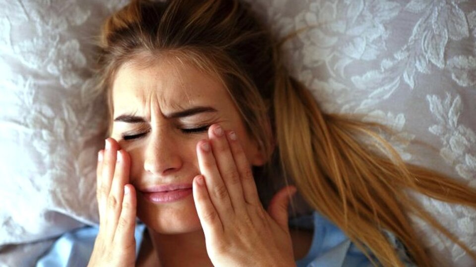 Uykuda diş gıcırdatma nedenleri
