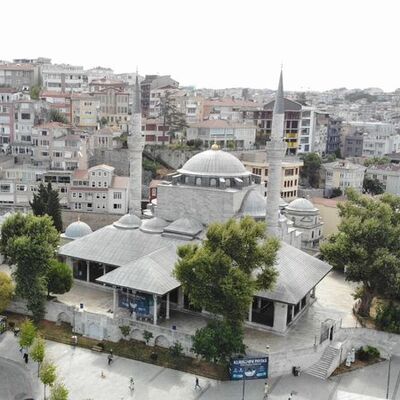 5 asırlık camide tepki çeken görüntü!