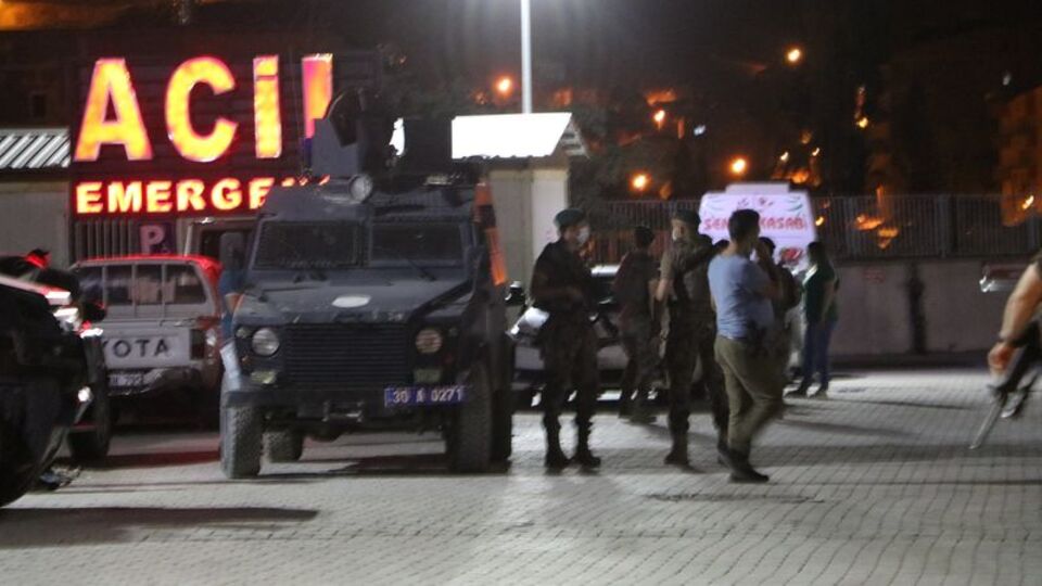 Hakkari'de zırhlı araç devrildi: 2 şehit