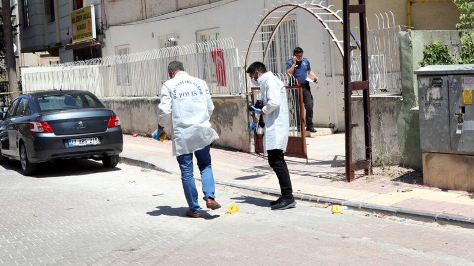 Ev sahibi kiracı kavgası! Baba ile oğlunu vurdu!