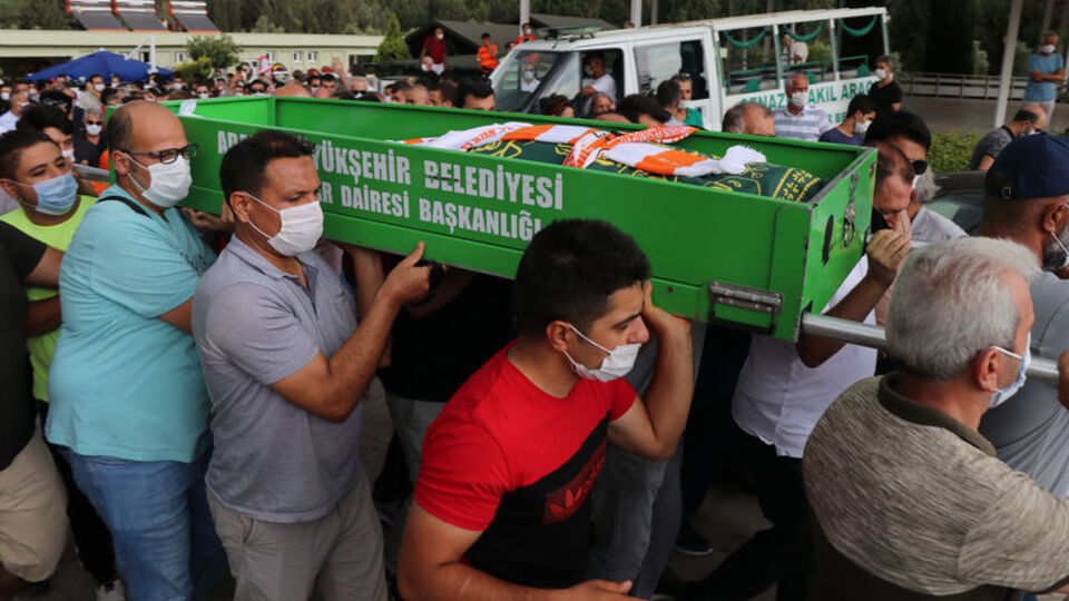 Gönlüşen son yolculuğuna uğurlandı