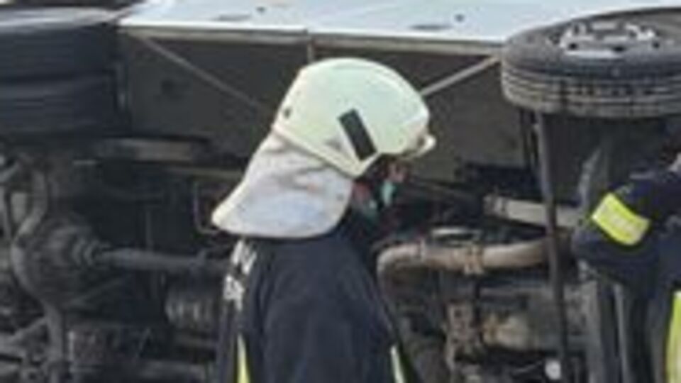 Muğla'da işçileri taşıyan minibüs devrildi!